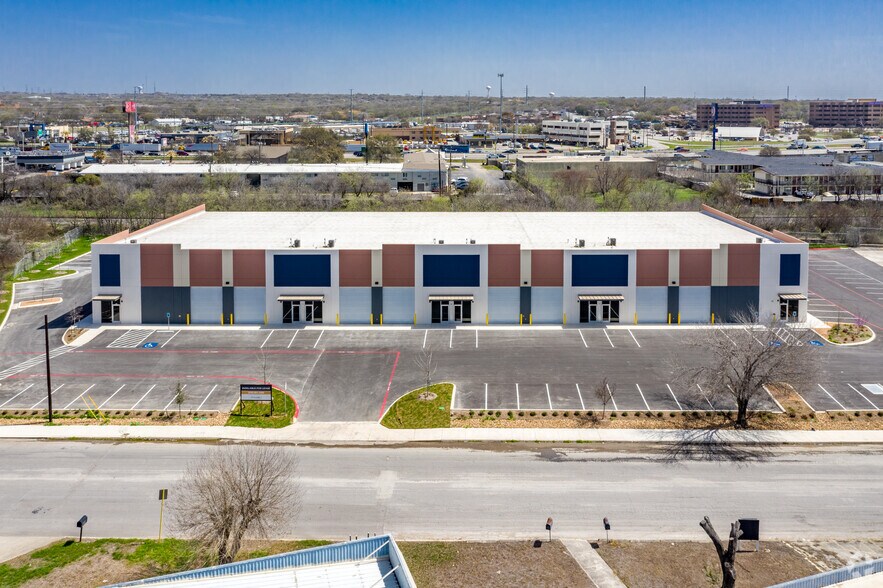 9702 Ball St, San Antonio, TX à louer - Photo du bâtiment - Image 3 de 9