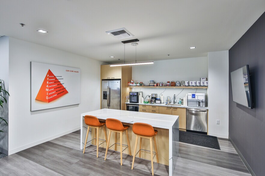 707 Wilshire Blvd, Los Angeles, CA à louer - Photo intérieure - Image 2 de 37