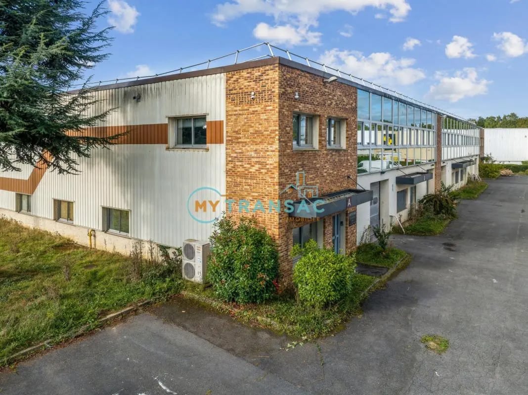 Flex in Les Ulis for lease Building Photo- Image 1 of 8