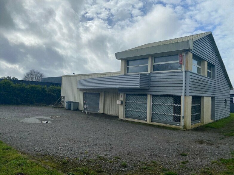 Industrial in Ergué-Gabéric for lease - Building Photo - Image 1 of 2