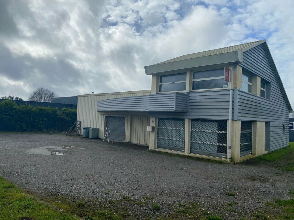Industrial in Ergué-Gabéric for lease Building Photo- Image 1 of 3