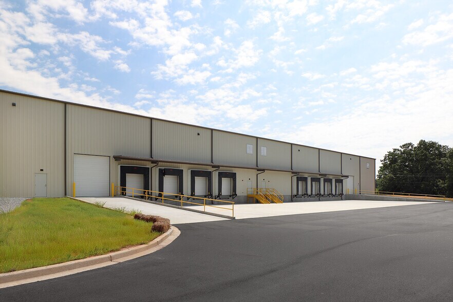 733 Hampton Rd, Williamston, SC for lease - Building Photo - Image 2 of 7