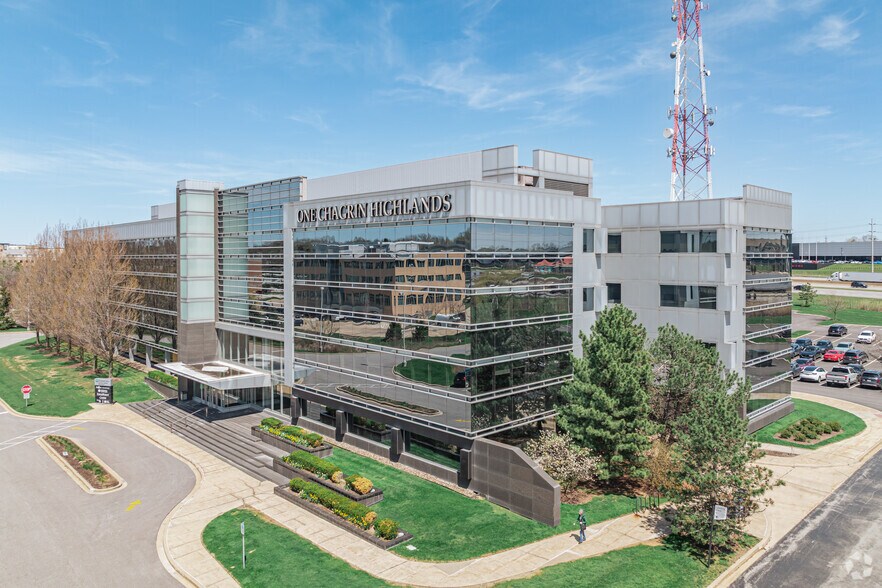 2000 Auburn Dr, Beachwood, OH à louer - Photo du bâtiment - Image 3 de 12