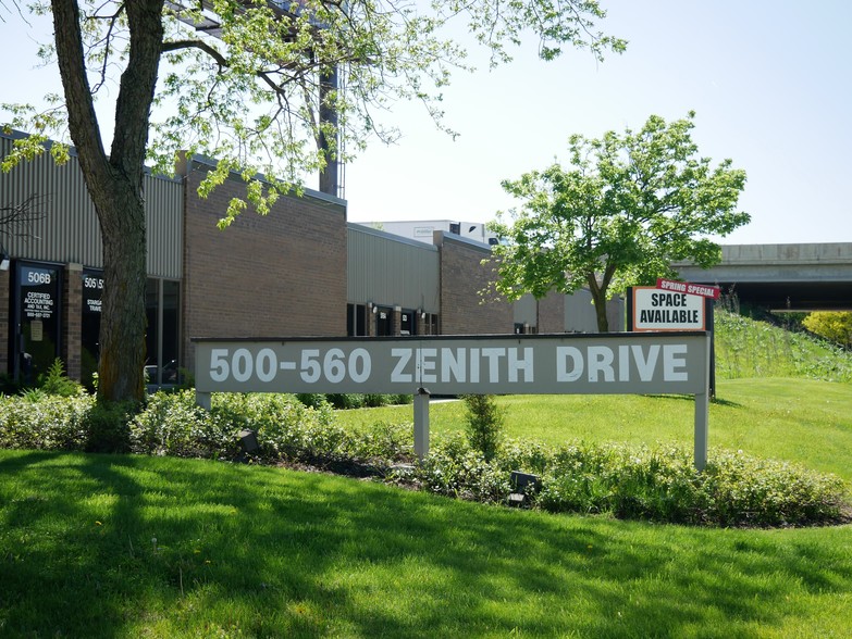 500-560 Zenith Dr, Glenview, IL for lease - Building Photo - Image 1 of 3