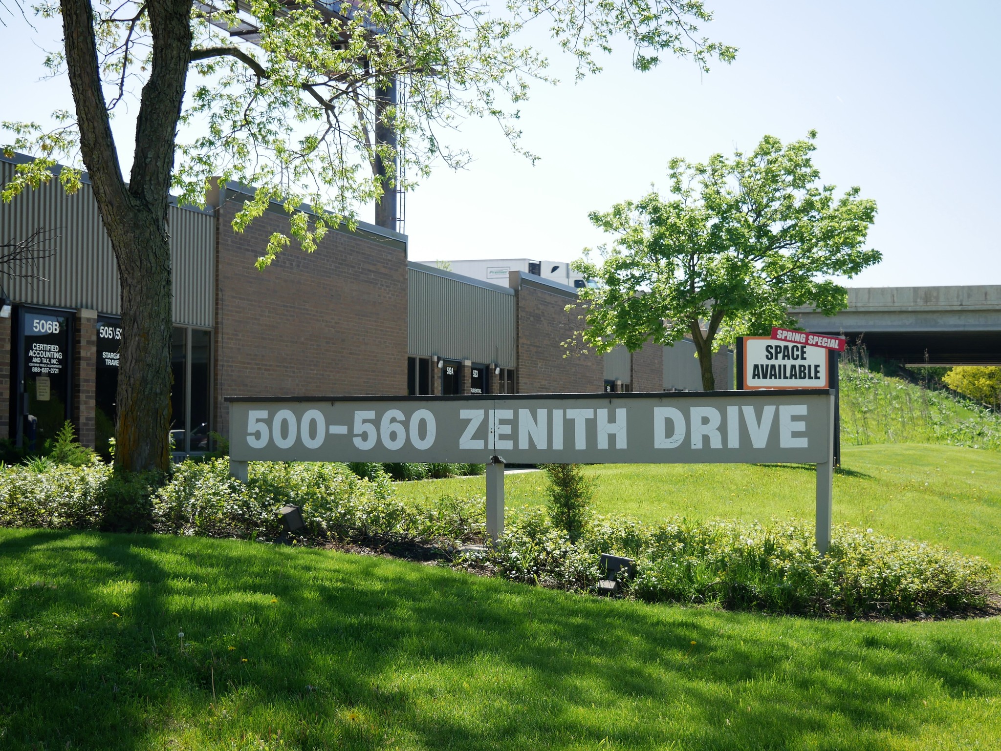 500-560 Zenith Dr, Glenview, IL for lease Building Photo- Image 1 of 4