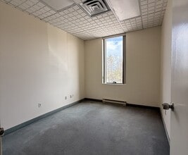 108 Angeline St, Lindsay, ON for lease Interior Photo- Image 2 of 2