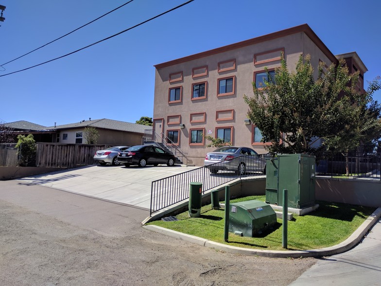 3863-3869 Clairemont Dr, San Diego, CA for lease - Building Photo - Image 2 of 4