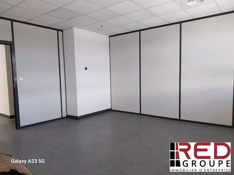 Industrial in Marseille for lease - Building Photo - Image 3 of 6