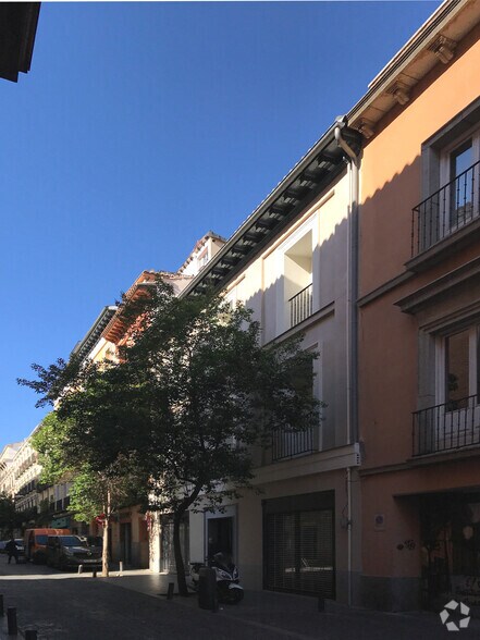 Calle del León, 22, Madrid, Madrid à louer - Photo du bâtiment - Image 2 de 2