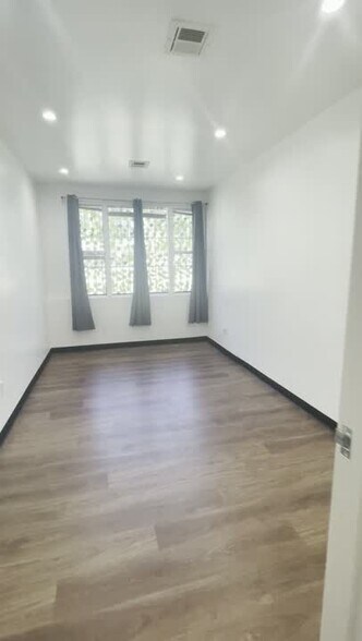 9935 S Santa Monica Blvd, Beverly Hills, CA à louer - Vidéo sur l’inscription commerciale - Image 3 de 16