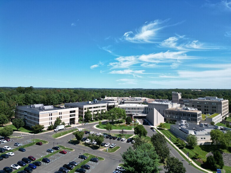 1205 Langhorne Newtown Rd, Langhorne, PA à louer - Photo du bâtiment - Image 2 de 2