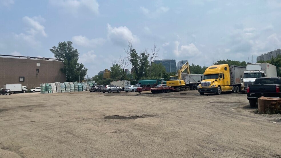 127-40 Willets Point Blvd, Flushing, NY à louer - Photo du bâtiment - Image 2 de 5