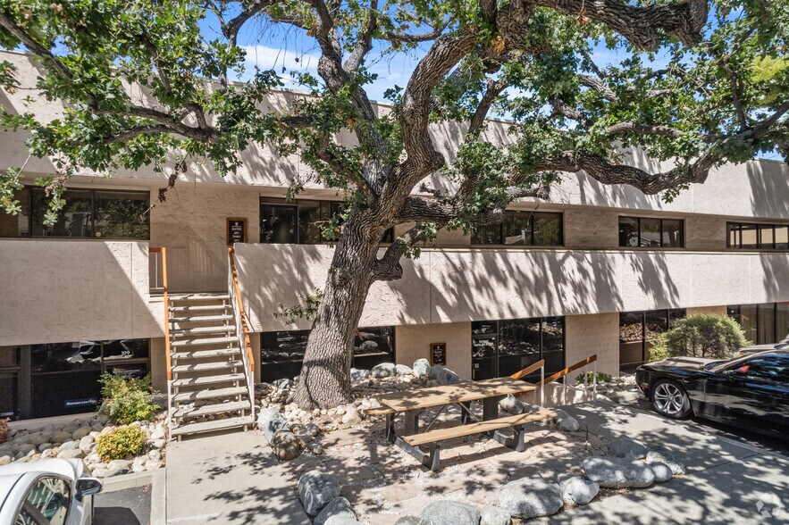 30941 Agoura Rd, Westlake Village, CA à louer - Photo du bâtiment - Image 2 de 34