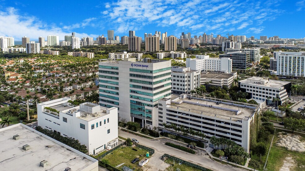 20900 NE 30th Ave, Aventura, FL à vendre - Photo du bâtiment - Image 3 de 16