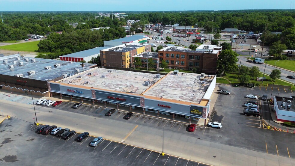 2802 N Lafayette Rd, Indianapolis, IN à louer - Vidéo sur l’inscription commerciale - Image 3 de 28