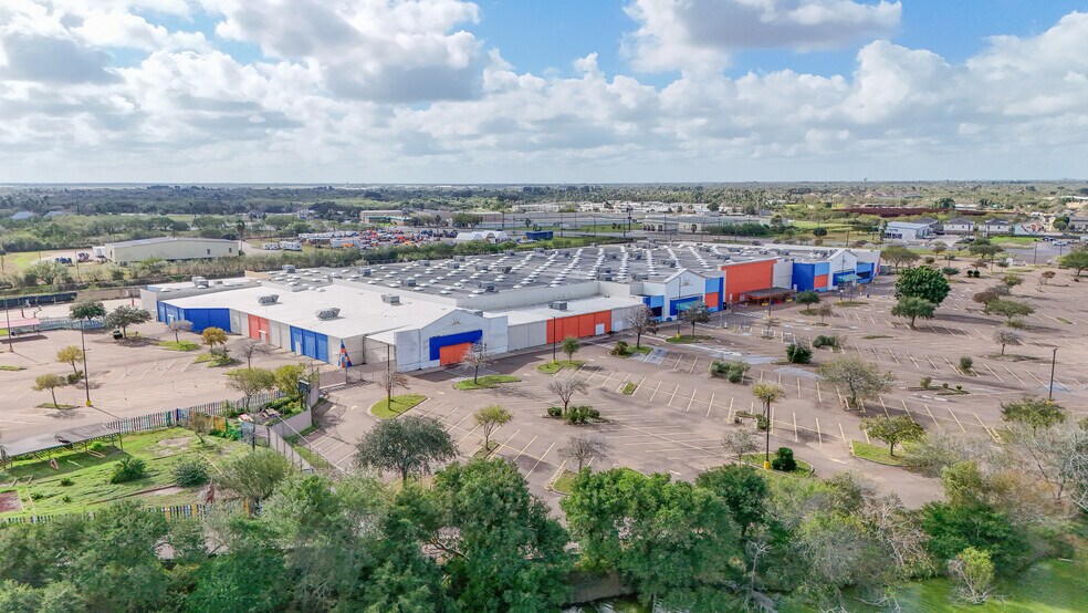7480 Padre Island Blvd, Brownsville, TX à vendre - Photo du bâtiment - Image 2 de 7
