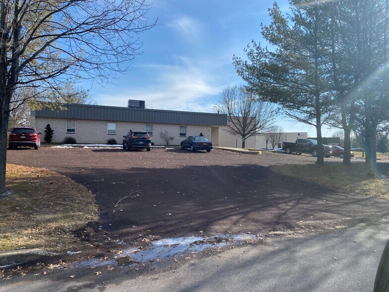 398-426 Industrial Dr, North Wales, PA for lease - Primary Photo - Image 3 of 30