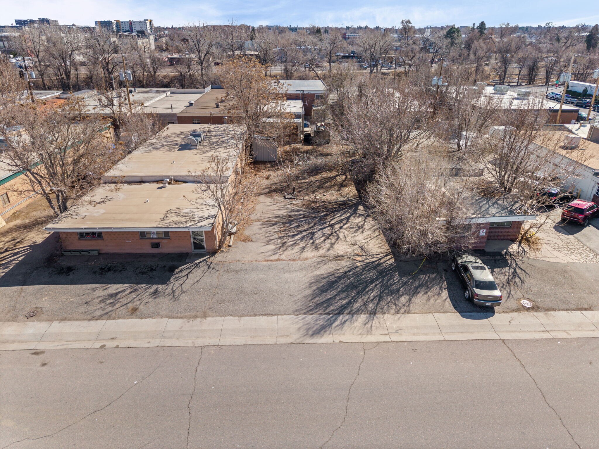 2162 & 2172 S Jason St portefeuille de 2 propriétés à vendre sur LoopNet.ca Photo du bâtiment- Image 1 de 40