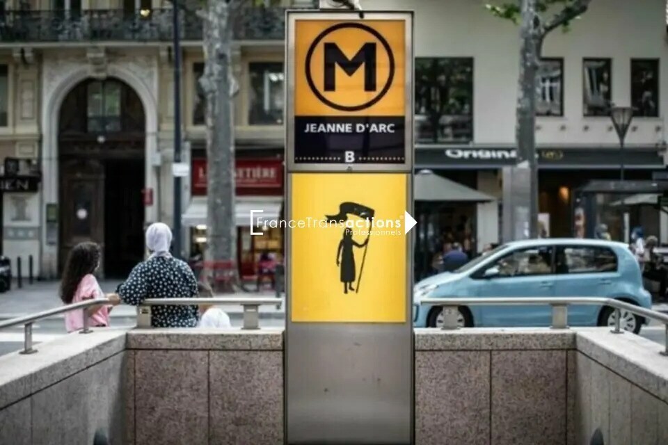 Retail in Toulouse for lease Building Photo- Image 1 of 3