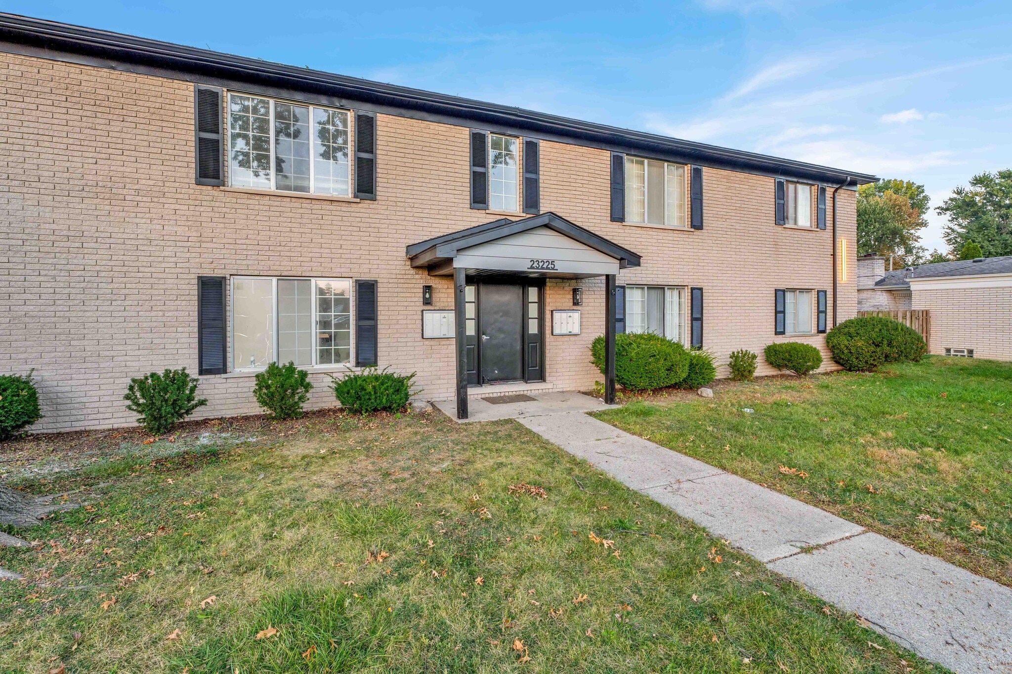 23225 Deanhurst St, Clinton Township, MI for sale Building Photo- Image 1 of 18