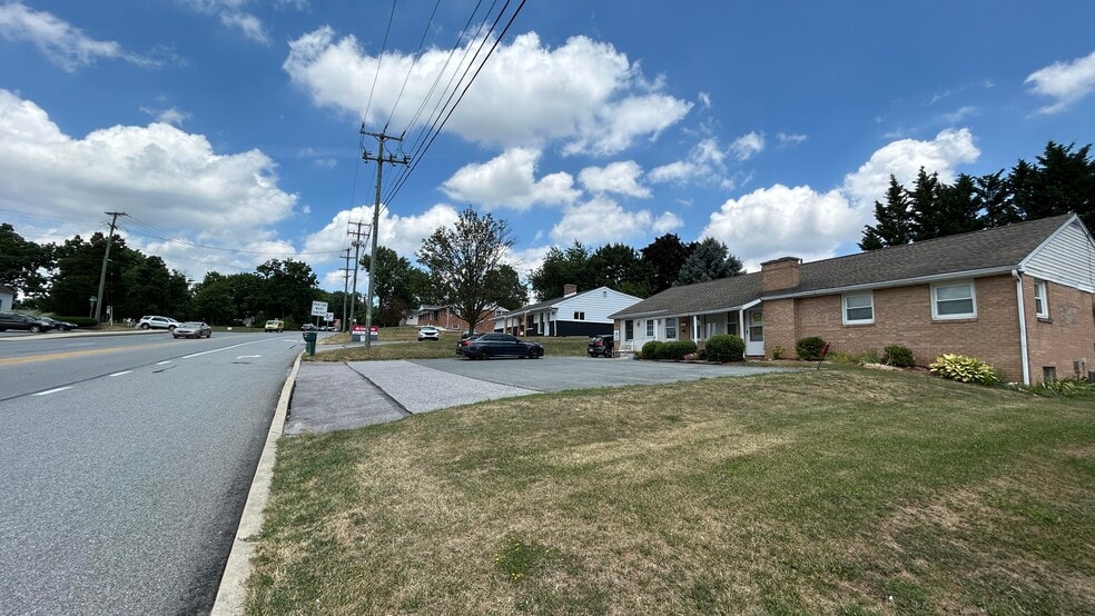 825 Edgewood Rd, York, PA for lease - Building Photo - Image 3 of 19