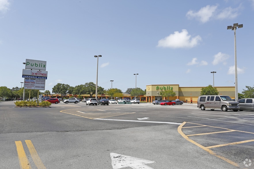 9201-9394 Oakhurst Rd, Seminole, FL for lease - Building Photo - Image 2 of 17