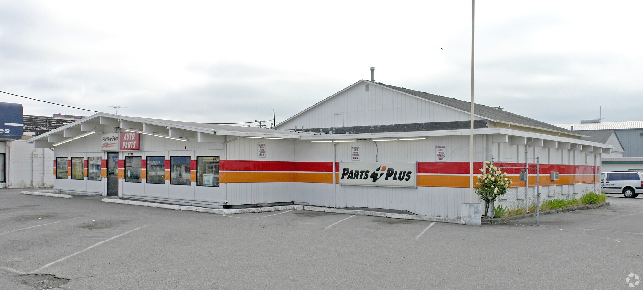 8231-8235 S Tacoma Way, Lakewood, WA à louer Photo principale- Image 1 de 3