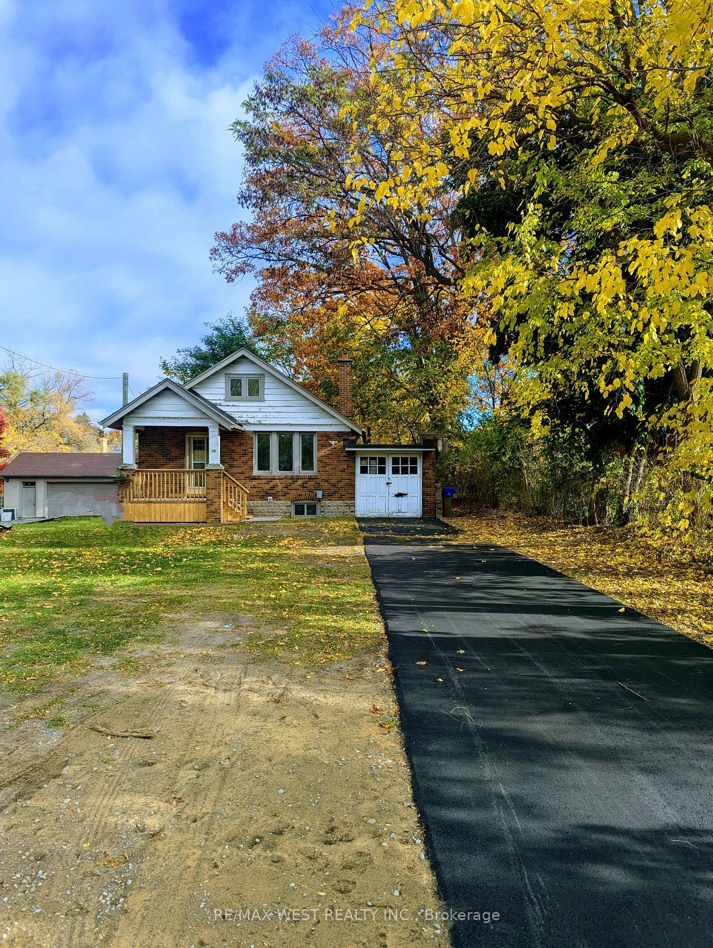 1561 Hurontario St, Mississauga, ON for sale Primary Photo- Image 1 of 1