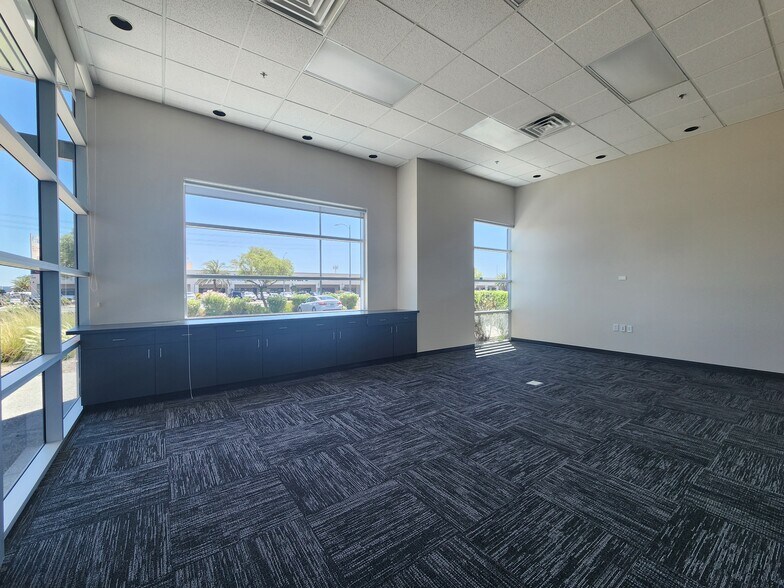 5525 S Decatur Blvd, Las Vegas, NV à louer - Photo du bâtiment - Image 1 de 10