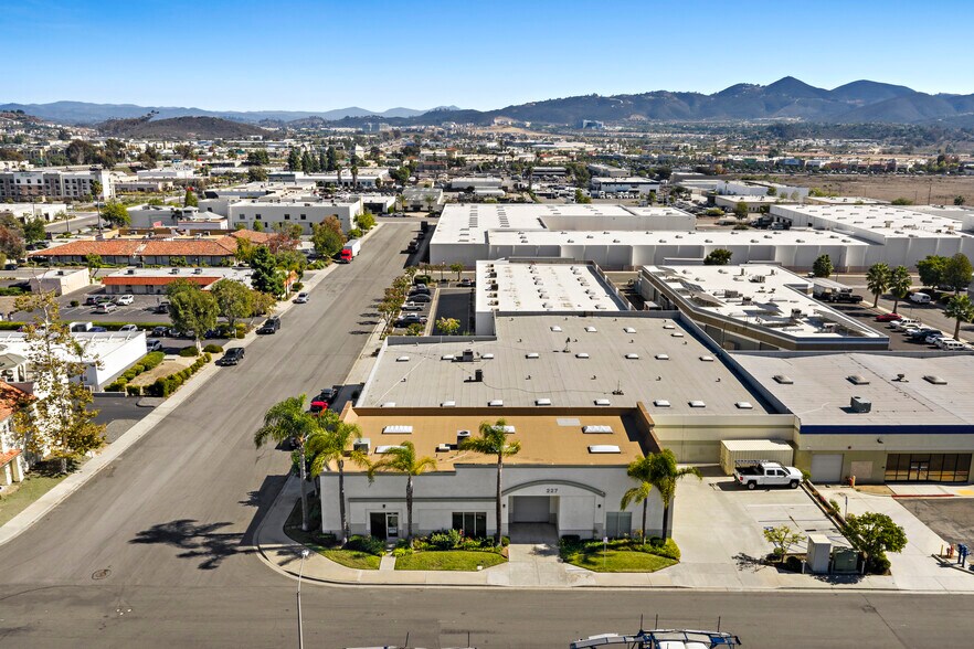 227 Pawnee St, San Marcos, CA à louer - Photo du bâtiment - Image 3 de 9