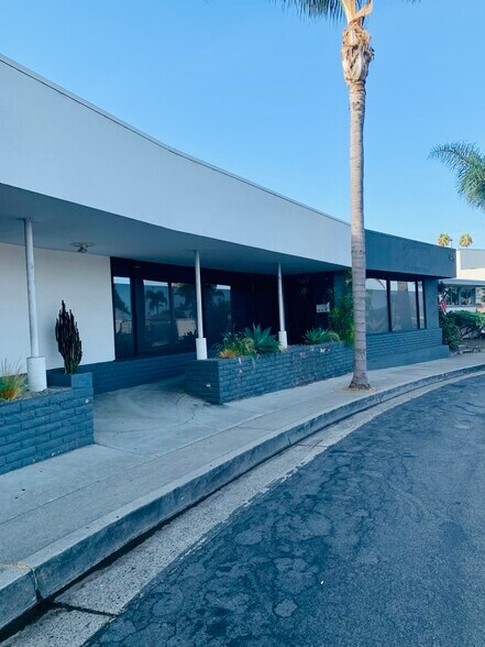 146-152 Calle De Los Molinos, San Clemente, CA à louer - Photo du bâtiment - Image 2 de 20