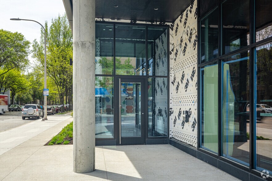 1221 W Taylor St, Chicago, IL à louer - Photo du bâtiment - Image 3 de 4