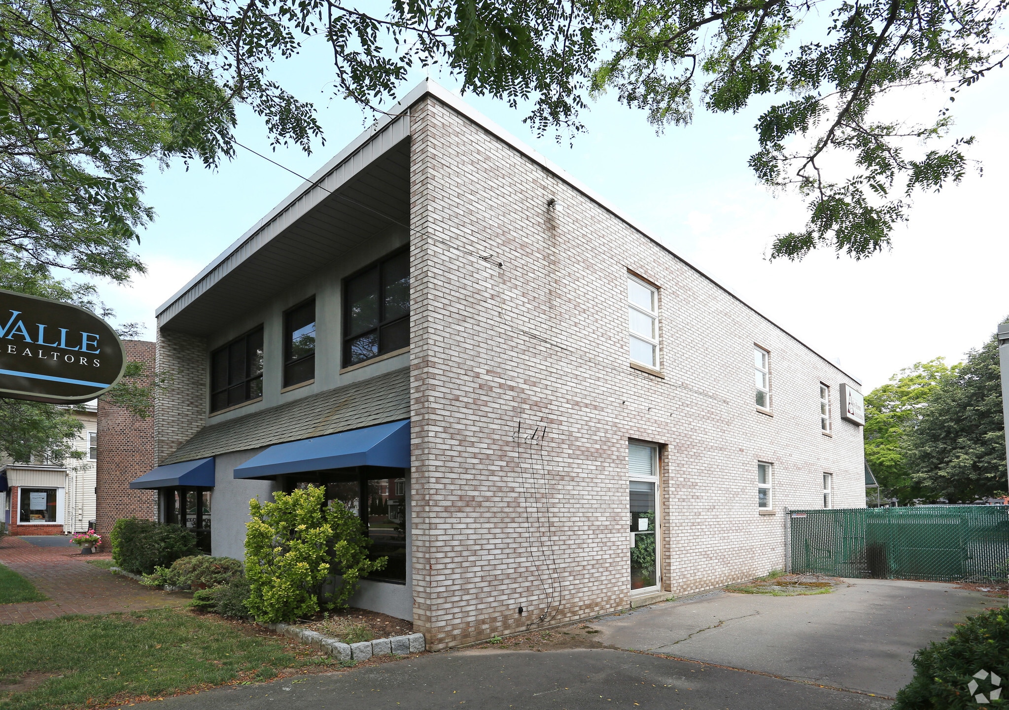 2341 Whitney Ave, Hamden, CT for lease Primary Photo- Image 1 of 3