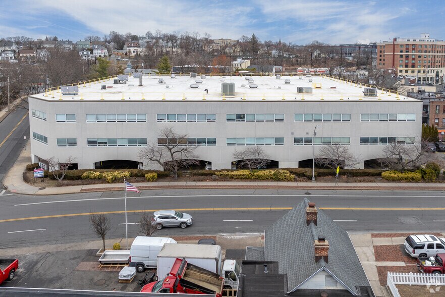10 Midland Ave, Port Chester, NY à louer - Photo du bâtiment - Image 3 de 6