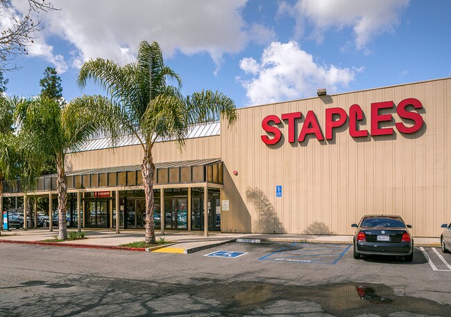 More details for 21825 Erwin St, Woodland Hills, CA - Retail for Sale