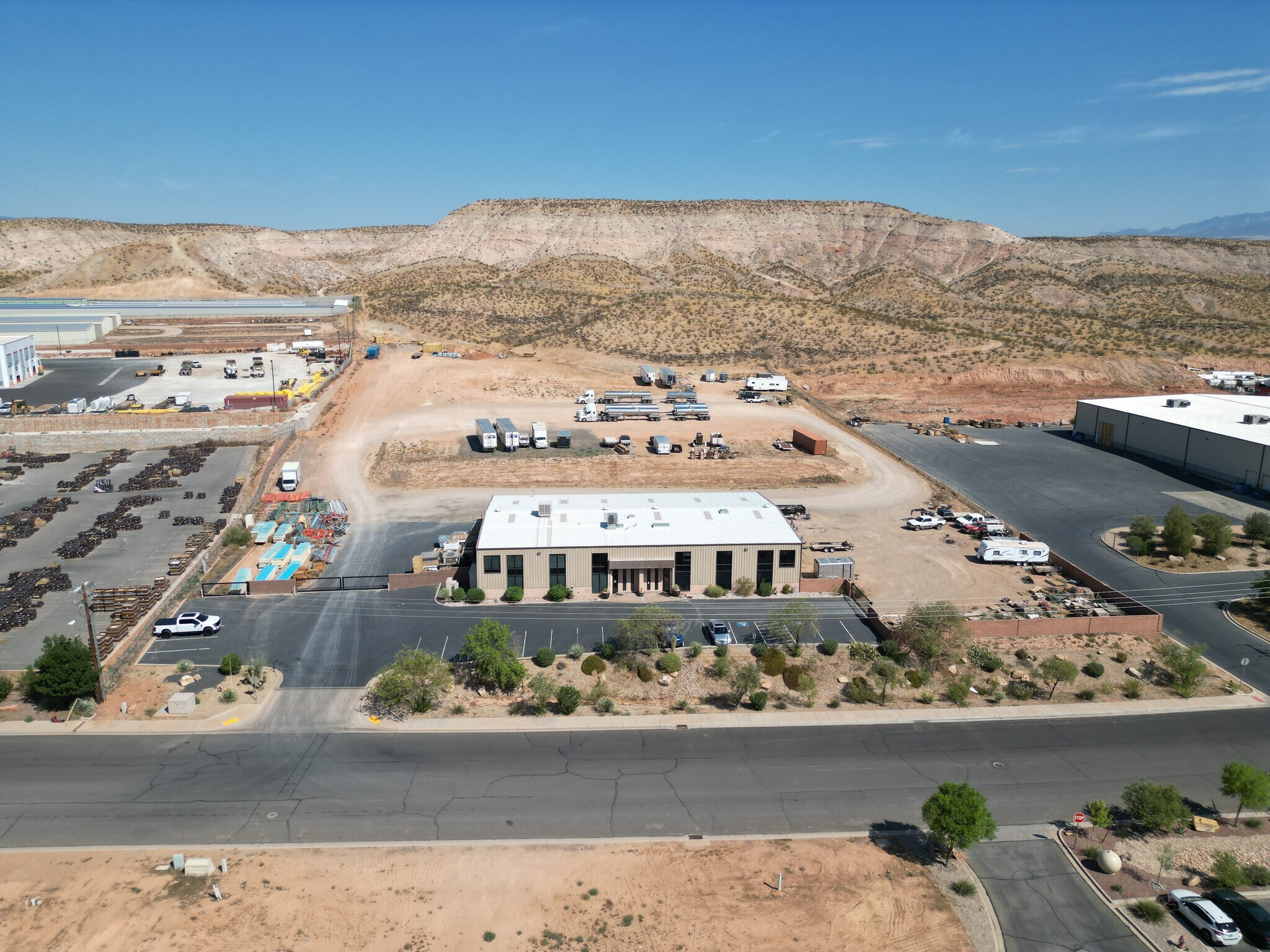 715 E Commerce Dr, St George, UT à louer Photo principale- Image 1 de 7