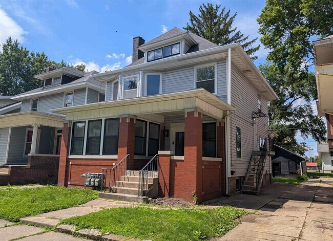 Plus de détails pour 1611 W Barker Ave, Peoria, IL - Multi-résidentiel à vendre
