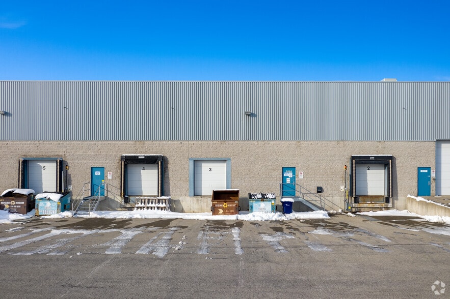 2900-2976 Rue Joseph-A.-Bombardier, Laval, QC for lease - Building Photo - Image 3 of 4