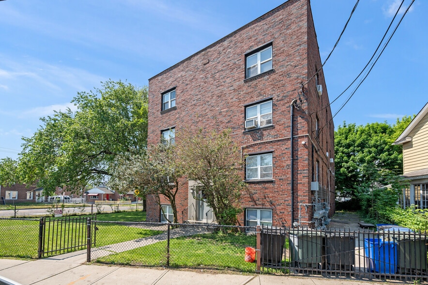 305 Parrott Ave, Bridgeport, CT à vendre - Photo du bâtiment - Image 2 de 15