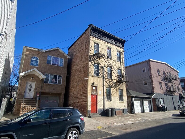 307 Bond St, Elizabeth, NJ à vendre - Photo du bâtiment - Image 3 de 5