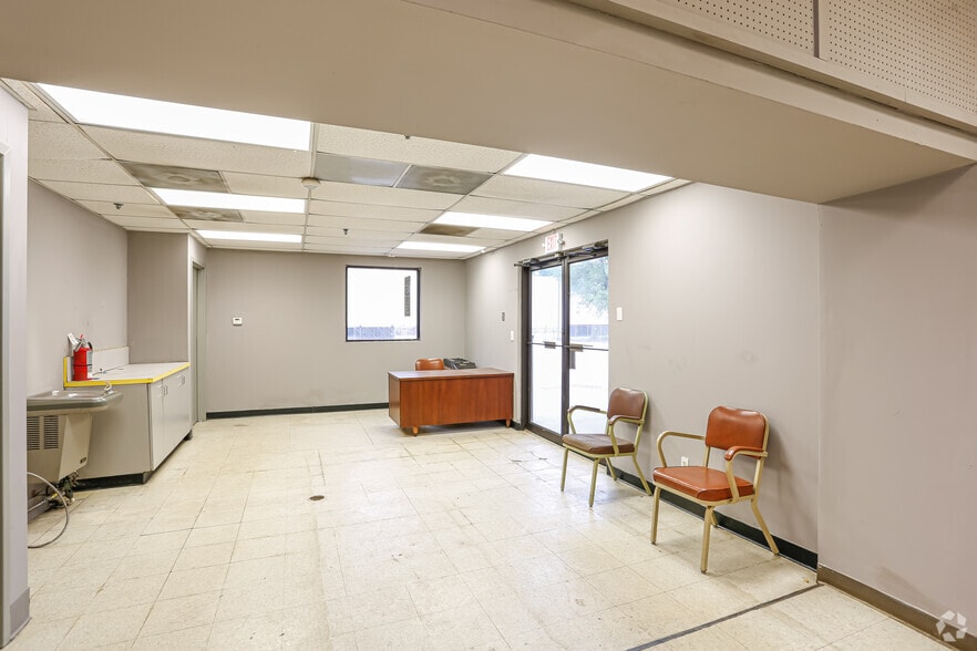 1315 W 12th St, Kansas City, MO for lease - Interior Photo - Image 3 of 46
