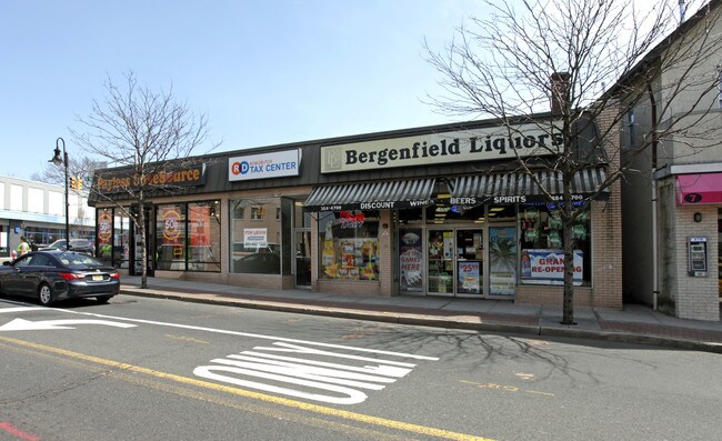 Plus de détails pour 1-5 S Washington Ave, Bergenfield, NJ - Commerce de détail à louer