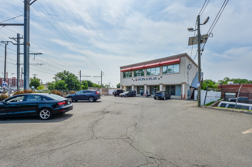 85-A Walnut St, Montclair, NJ à vendre - Photo du bâtiment - Image 2 de 45