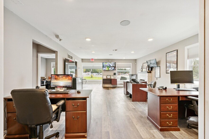 620 State Highway 9, Freehold, NJ à vendre - Photo intérieure - Image 2 de 8