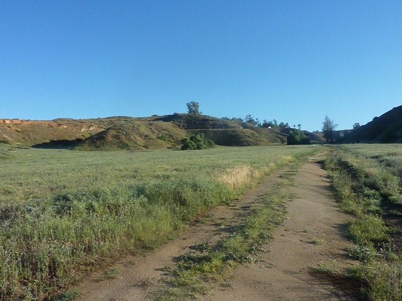 North & South Redlands portfolio of 2 properties for sale on LoopNet.ca - Primary Photo - Image 1 of 16