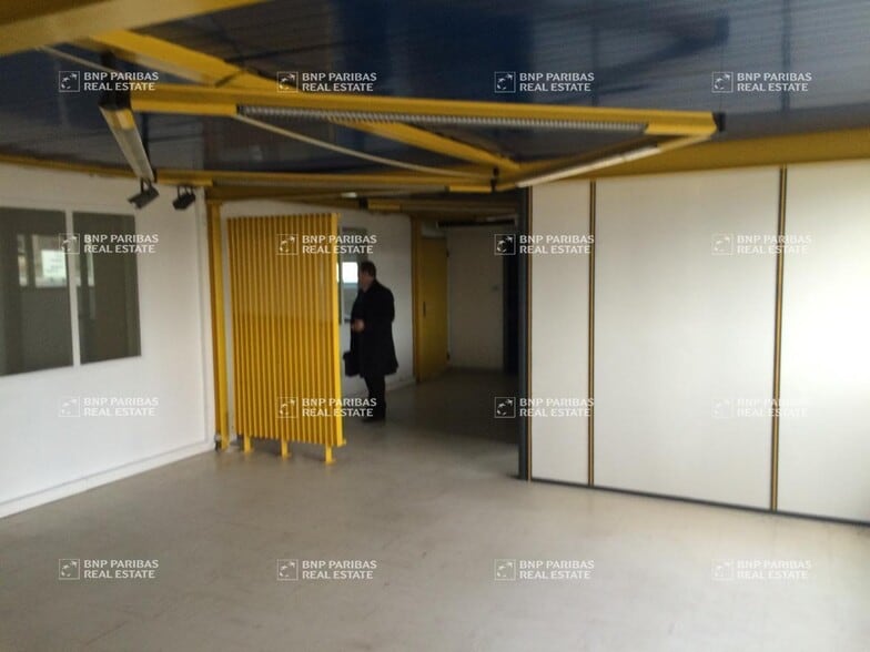Office in Vitrolles for lease - Interior Photo - Image 3 of 6