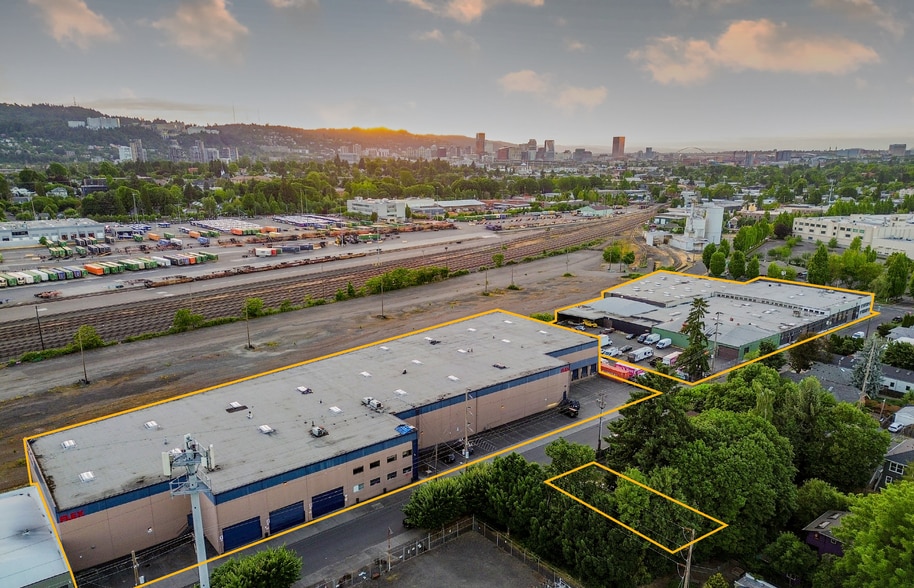 2340 SE Gladstone St, Portland, OR for sale - Building Photo - Image 2 of 6
