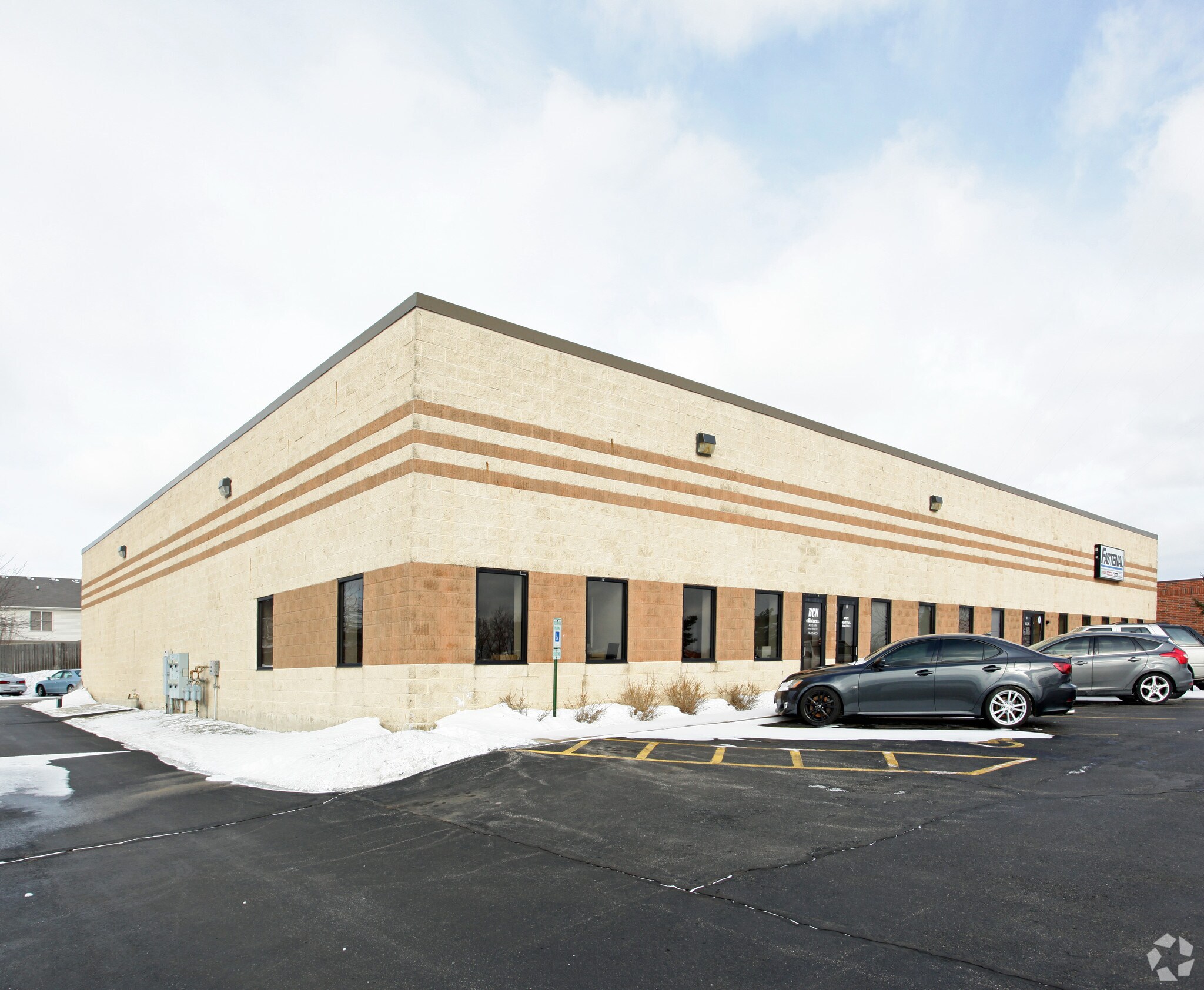 4N270-4N274 84 Ct, Hanover Park, IL à louer Photo principale- Image 1 de 7