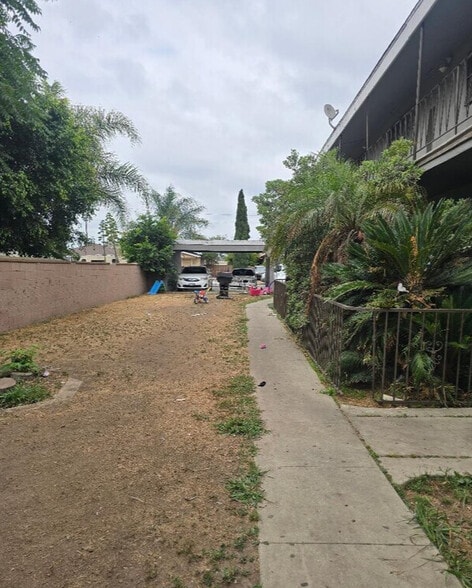 1050 W 88th St, Los Angeles, CA for sale - Building Photo - Image 2 of 6