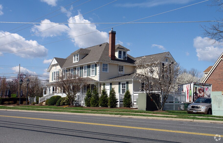 1148 Walker Rd, Great Falls, VA à vendre - Photo principale - Image 1 de 5